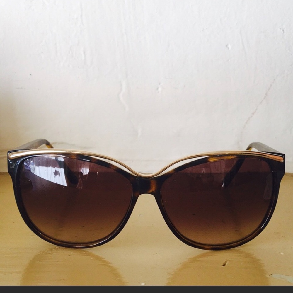 Gucci Havana Tortoise Sunglasses, EUC, hardly worn